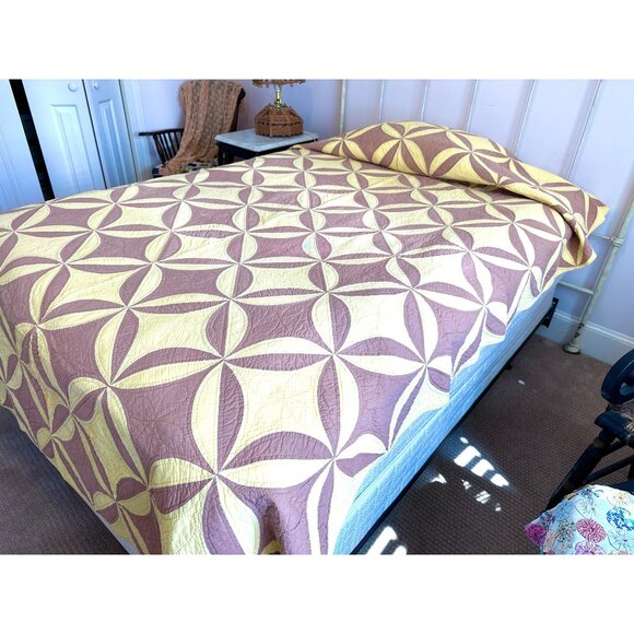 Vintage quilt Orange Peel pattern yellow lavender twin or full Extra Long - Picture 1 of 10